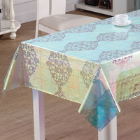 Nappe de table en PVC irisé RNPT avec motifs de médaillons floraux, brillance arc-en-ciel et fini lisse pour tables à manger