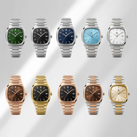 Montre OEM personnalisée à quartz, boîtier élégant, finition minimaliste, calendrier carré, bracelet en acier inoxydable, pour affaires, usage quotidien, assorti à plusieurs tenues