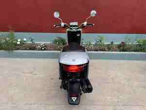 Un Scooter 125cc Elegante e Pratico per la Guida Urbana, con Funzionamento Agile e Semplice. - Product Image 3