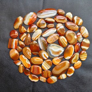Lot de cabochons en agate rayée orange, formes et tailles variées, 20x25 à 90x50mm, pierres précieuses naturelles, exportateur en gros, Inde - Product Image 3