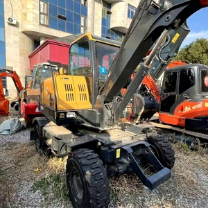 Excavatrice sur pneus d'occasion Hyundai R60W de haute qualité, 6 tonnes, moteur Cummins, modèle 2022, godet de 0,21 m, puissance de 42,5 kW, pour l'agriculture - Product Image 1