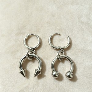 Pendientes de Acero Inoxidable en Forma de C con Extremos de Bola y Púas, Estilo Punk Unisex, Joyería de Moda, Acero 304 con Acabado Pulido - Product Image 4