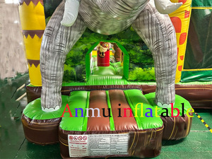 Le château gonflable de Safari World, adoré des enfants, avec des décorations d'entrée en forme de girafes et d'éléphants. - Product Image 2