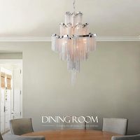 Lámpara de Araña Moderna Larga Plateada Contemporánea con Control Remoto, 8 Luces, Tamaño Mediano, Aluminio