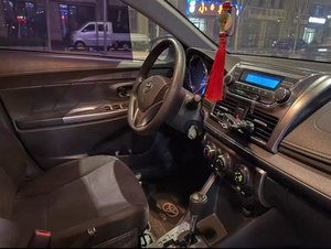 Toyota <span class=keywords><strong>Yaris</strong></span> <span class=keywords><strong>1.5</strong></span> Automatica FWD del 2016 con Sedili in Tessuto, Telecamera Posteriore, Pneumatici R15, Guida a Sinistra - Product Image 5