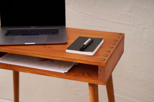 Bureau en bois de pin minimaliste de haute qualité, personnalisable en taille, écologique et durable : bureau pour ordinateur portable pour petits espaces avec rangement - Product Image 2