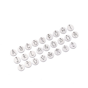 Pendentif original en acier inoxydable anti-ternissement, 26 lettres anglaises, à trou unique, pour <span class=keywords><strong>nom</strong></span> <span class=keywords><strong>de</strong></span> <span class=keywords><strong>famille</strong></span> ou Pinyin, pour accessoires <span class=keywords><strong>de</strong></span> bijouterie - Product Image 3