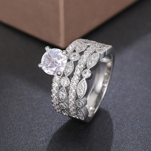 Anello Oversize con Zircone a Marquise per Donne, Design di Lusso Scintillante e alla Moda - Product Image 1