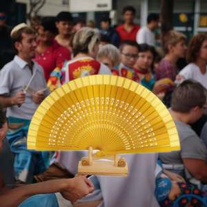 Abanico Plegable de Papel con Diseño Folclórico Personalizado, Recuerdos de Bambú con Temática de Música y Danza, Promoción Navideña - Product Image 5