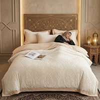 Parure de lit de luxe personnalisée en velours laiteux, motif géométrique islamique sculpté en 3D, 200 GSM, taille King Saoudien, 6 pièces, chaude pour l'hiver, sans perte de poils