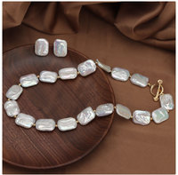 Collier et boucles d'oreilles carrés baroques lumineux et colorés en perles naturelles d'eau douce, modèle OT de luxe léger et élégant, S006