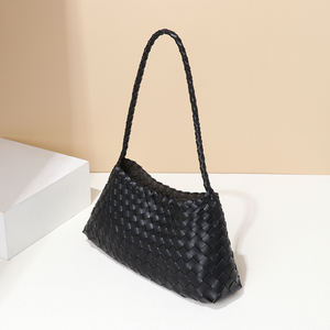 女包品牌批发<span class=keywords><strong>2025</strong></span>新款肩斜跨法式ins风格手工编织袋肩手持小方包 - Product Image 3