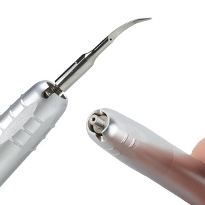 Herramienta de limpieza dental neumática de 4 orificios de alta frecuencia para eliminar sarro dental con certificación CE - Product Image 1