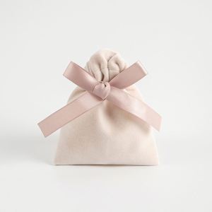 Sac en velours flanelle blanc cassé à cordon de serrage, doux et agréable pour la peau, imprimé en 3D, en stock, vente en gros - Product Image 6