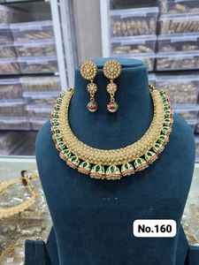 Ensemble de colliers Rajwadi multicolores, look très traditionnel, pour femmes, ensemble de bijoux plaqués or traditionnels. - Product Image 3