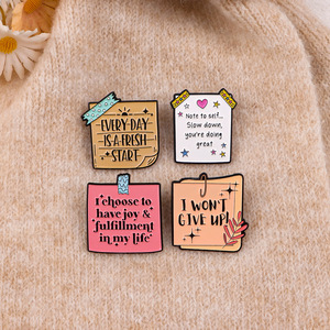 Épingles Sming : Chaque jour est un nouveau départ – Épinglette en émail, bloc-notes, lettres, badge métallique à revers, citation motivante, pour réfrigérateur - Product Image 1