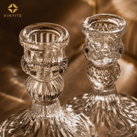 Élégants chandeliers en verre taillé, deux motifs, supports à bougies en verre transparent pour centre de table de fêtes et banquets