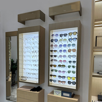 Lunettes de soleil murales rondes personnalisées avec éclairage LED moderne Étagère d'affichage de lunettes en verre pour magasin de lunettes de vue