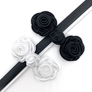 Ropa Clásica <span class=keywords><strong>de</strong></span> Estilo Tradicional Hecha a Mano con Patrón <span class=keywords><strong>de</strong></span> Rosas en Nailon, Cheongsam, Cierres <span class=keywords><strong>de</strong></span> Botones, Mercería <span class=keywords><strong>y</strong></span> Botones - Product Image 1
