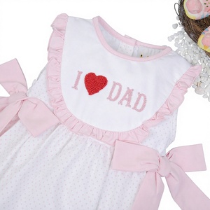 ชุดรอมเปอร์เด็กผู้หญิงติดกระดุมแบบฝรั่งเศส ผ้าฝ้ายออร์แกนิค 100% สีขาวลายจุดชมพู รับผลิตแบบ OEM ODM ขายส่ง รหัสสินค้า BB3007 - Product Image 1