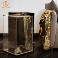 Table d'appoint carrée de luxe dorée, finition miroir, texture martelée, élégante table d'appoint pour hôtel, villa, projet, mobilier de salon