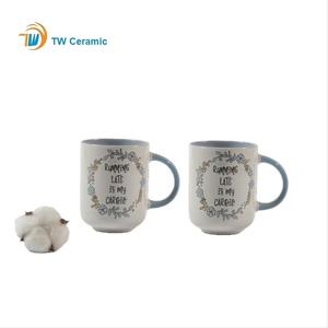Jarra de Leche de Cerámica Lisa con Logotipo Personalizado de Estilo Moderno, Jarra Pequeña para Leche de 510 ml, Apta para Microondas y Lavavajillas, con Tapa y Cuchara - Product Image 2