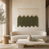 Décoration murale artisanale en macramé brun rouille avec pompons, grande œuvre d'art en fibres pour hôtel, restaurant, salon