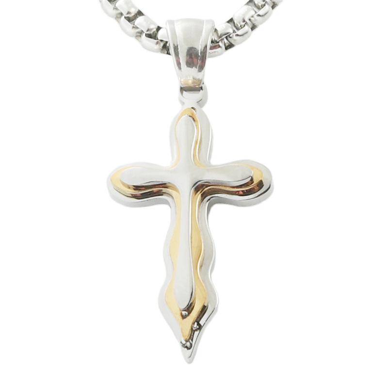Petit pendentif doré avec une chaîne de perles carrées de 3,0*60 cm.