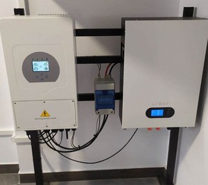 Batterie au lithium solide Luminovasolar 48V 100Ah pour systèmes solaires hors réseau/hybrides avec garantie de 10 ans - Product Image 5