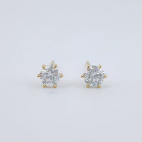 Boucles d'oreilles clous en or jaune 18 carats avec diamant de laboratoire solitaire rond effet ombre à six griffes, simples et élégantes