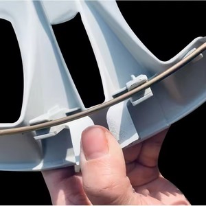 Enjoliveurs universels en plastique PP 15 pouces, décoration automobile colorée, couvre-roues de voiture avec anneau en fer - Product Image 4