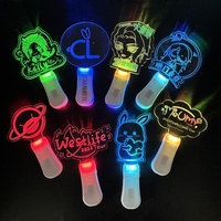 Bâtons lumineux personnalisés pour concerts, formes couronne/cœur/fleur/pouce, logo personnalisé, fonctionnant avec piles bouton (3 AA), en acrylique