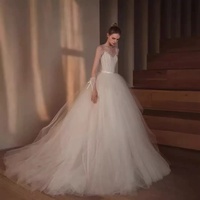 Robe de mariée en dentelle à bretelles spaghetti et col en V, avec nœud, en tulle à volants et grande traîne, style robe de bal