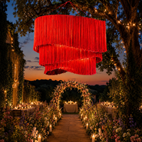 Décoration de plafond de mariage bohème en macramé, lustre à trois niveaux rouge avec des fleurs en soie artificielle pour la décoration de la réception, personnalisable