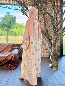 J-269 <span class=keywords><strong>Abaya</strong></span> musulmane en satin à imprimé floral tulipe, ensemble deux pièces, <span class=keywords><strong>grande</strong></span> <span class=keywords><strong>taille</strong></span>, élégante |   Robe modeste en satin de luxe, couleur pastel - Product Image 5