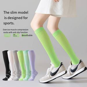 Chaussettes <span class=keywords><strong>de</strong></span> compression légères et douces en plusieurs couleurs, conçues pour remodeler les jambes et améliorer <span class=keywords><strong>la</strong></span> <span class=keywords><strong>circulation</strong></span> - Product Image 3