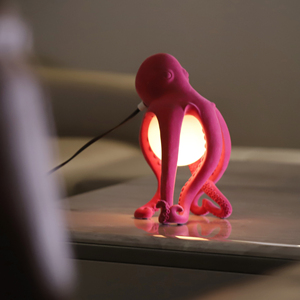 <span class=keywords><strong>Lampada</strong></span> da Tavolo a Forma di Polpo Rosa per Interni, Magnifica Illuminazione Unica con Design Animalier, Aspetto Completamente Originale - Product Image 6