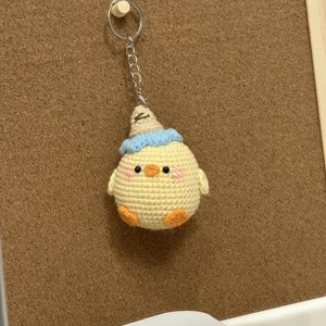 Adorable <span class=keywords><strong>llavero</strong></span> de animales de ganchillo personalizado Crochet Little Chick <span class=keywords><strong>Amigurumi</strong></span> Mini llaveros de pollo amarillo - Product Image 2