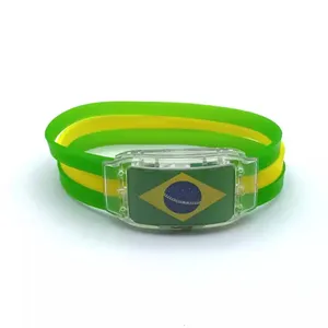 Pulseira colorida com led qatar para futebol, bracelete de silicone com luz led para adereços de futebol, venda quente, 2022