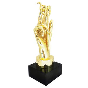 Trophée <span class=keywords><strong>d</strong></span>'artisanat en métal personnalisé Médaille de récompenses en <span class=keywords><strong>ciseaux</strong></span> en <span class=keywords><strong>or</strong></span> poli Trophée souvenir pour cheveux Cadeaux de barbier solides - Product Image 3
