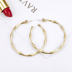 ต่างหูทองคำสีทองแบบกำหนดเอง 14k 18k ชุบทอง PVD แฟชั่น ต่างหูสแตนเลส 316L รูปทรงไม้ไผ่ สำหรับผู้หญิง - Product Image 3