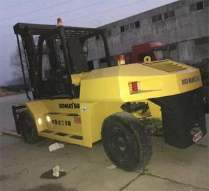 Montacargas Diésel Komatsu FD160 de 16 Toneladas de Segunda Mano de Japón con Precio Bajo, Motor y Neumáticos Sólidos - Product Image 5