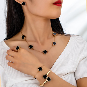 Conjunto de joyería de trébol para mujeres y niños Collar de trébol de 5 hojas Pulsera Rosa Anillo Pendientes Collar Conjuntos de joyería al por mayor - Product Image 4