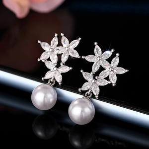 Boucles d'oreilles pendantes en or blanc E4256 avec perle de culture ronde AAA, bijoux de mariage classiques pour femmes, sertissage griffe en or 18 carats - Product Image 4