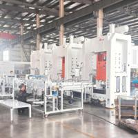 Ligne de production entièrement automatique de poinçonnage de contenants en aluminium pour barquettes, boîtes, assiettes et plats jetables