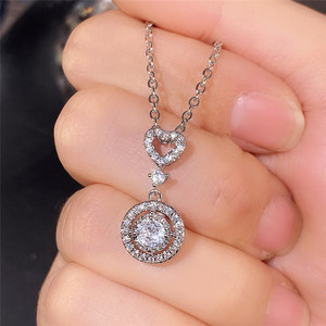 Collana con ciondolo a cuore geometrico con zirconi per donna, semplice e alla moda, catena per clavicola. - Product Image 4