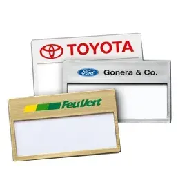 Portanome con spilla personalizzabile per merchandising - Product Image 1