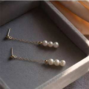 Pendientes Colgantes Elegantes MoLin de Plata 925 y Chapado en Oro de 14K con Triple Perla, Joyería para Fiestas, Regalos para Damas de Honor - Product Image 2