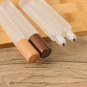 ขวดน้ำหอมแก้วก้นหนาขนาด 10 มล. 15 มล. พร้อมฝาไม้  สามารถสกรีนโลโก้ได้ - Product Image 5