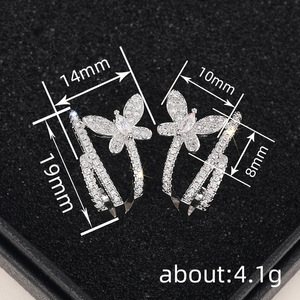 Orecchini a Perno con Linea di Farfalle per Donne, Eleganti Accessori per Orecchie da Indossare Quotidianamente - Product Image 4